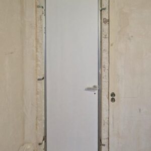 Скрытые двери под покраску — монтаж в квартире СПб
